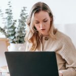 2023 में Blog कैसे शुरू करें (और पैसे कमाएँ)?